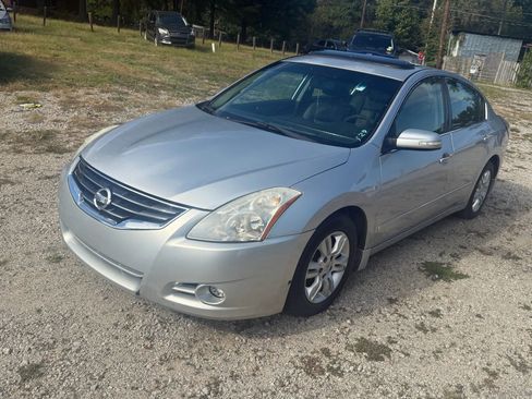 Used 2010 Nissan Altima 2.5 SL w/ SL Pkg image 3