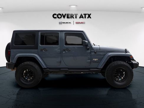 Used 2015 Jeep Wrangler Unlimited Sahara w/ Connectivity Group AWD/4WD image 8