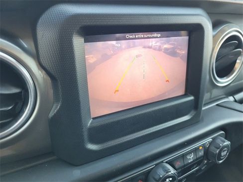 Used 2020 Jeep Wrangler Unlimited Sahara image 32