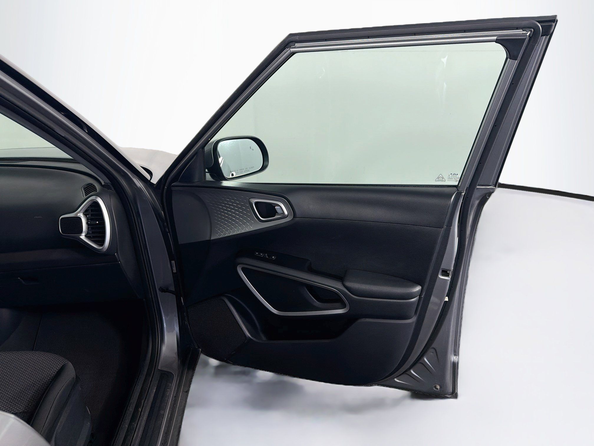 Used 2025 Kia Soul LX w/ LX Technology Package FWD image 32