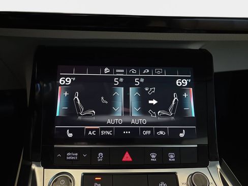 Used 2024 Audi Q8 e-tron Premium AWD/4WD image 27