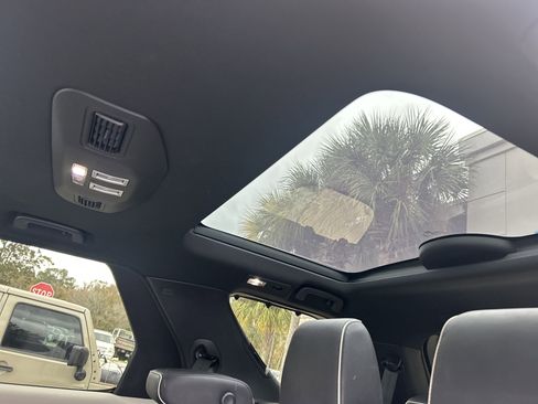 Used 2022 Land Rover Discovery S R-Dynamic image 20