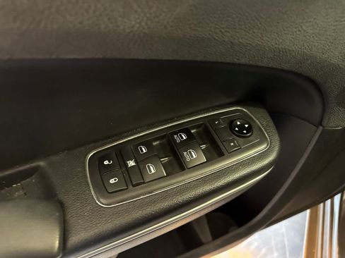 Used 2019 Chrysler 300 Touring L w/ Quick Order Package 22F RWD image 18