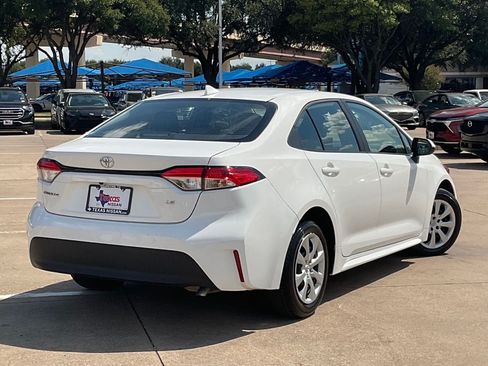 Used 2025 Toyota Corolla LE FWD image 4