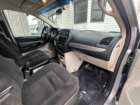 Used 2016 Dodge Grand Caravan SE w/ Quick Order Package 29E SE FWD image 10