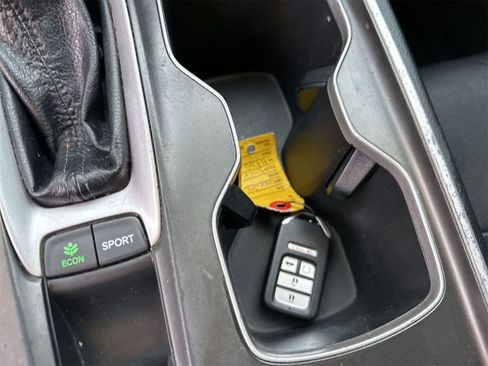 Used 2018 Honda Accord Touring image 9