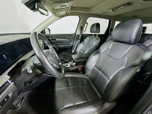 Used 2024 Kia Telluride EX w/ EX Captain's Chair Package image 16