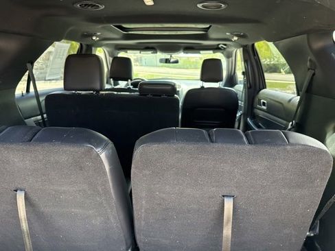 Used 2019 Ford Explorer XLT w/ Equipment Group 202A AWD/4WD image 9