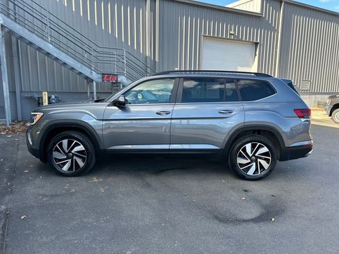 Used 2025 Volkswagen Atlas SE AWD/4WD image 6