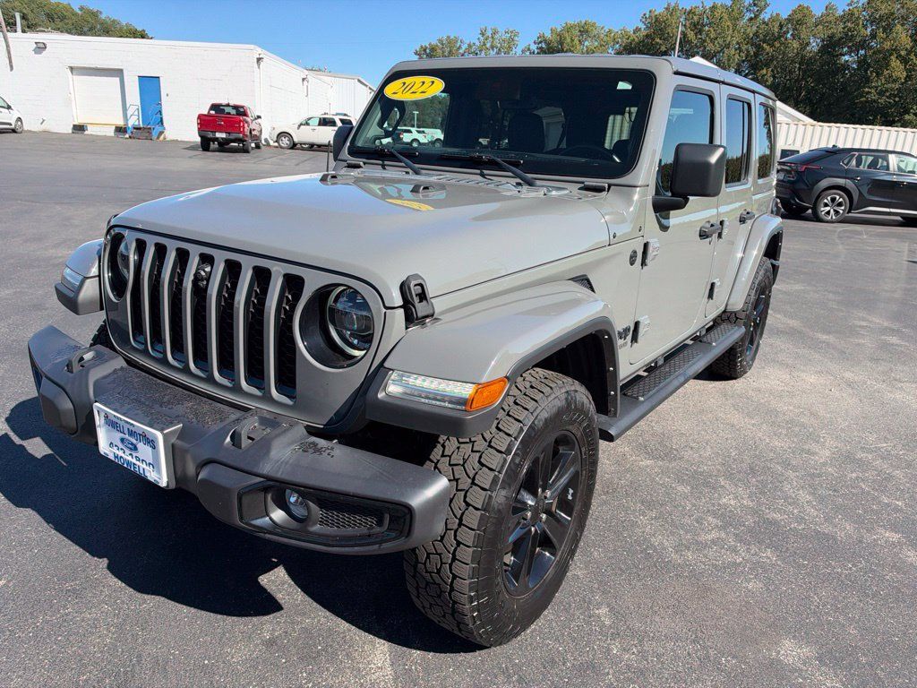 Used 2022 Jeep Wrangler Unlimited Sahara AWD/4WD image 3