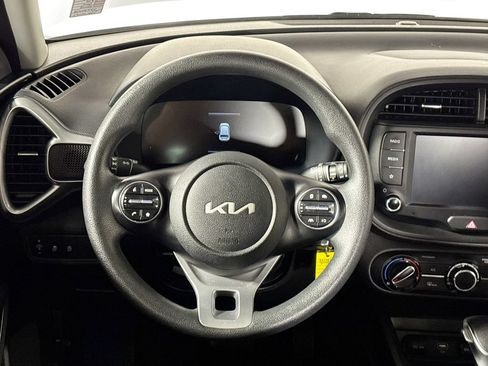 Used 2025 Kia Soul LX w/ LX Technology Package FWD image 13