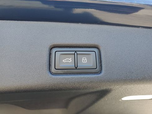 Used 2025 Audi Q5 Premium w/ Convenience Package AWD/4WD image 9