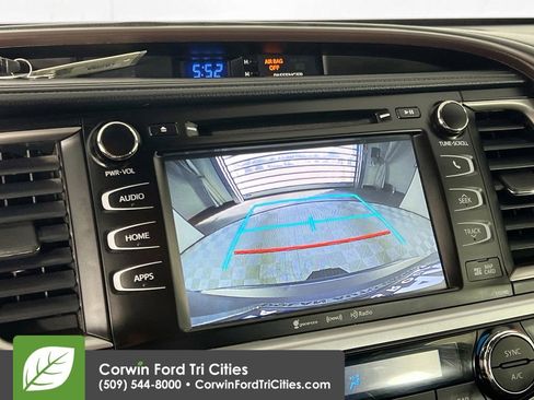 Used 2018 Toyota Highlander XLE AWD/4WD image 17