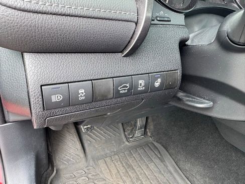 Used 2021 Toyota Camry SE w/ Cold Weather Package image 14