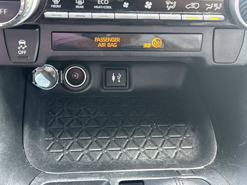 Used 2019 Toyota RAV4 XLE FWD image 40