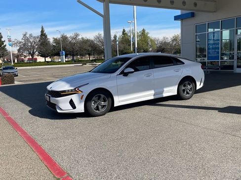 Used 2021 Kia K5 LX image 1