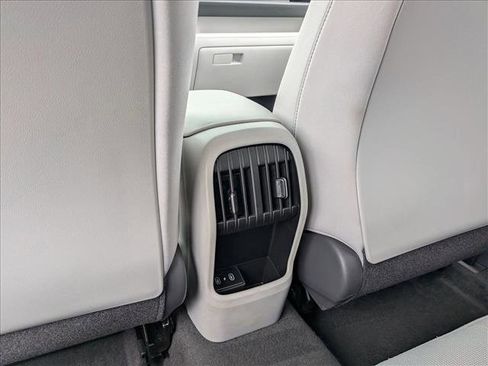 Used 2025 Hyundai Kona SEL FWD image 27