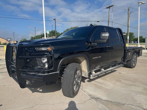 Used 2023 Chevrolet Silverado 2500 Custom w/ Custom Convenience Package AWD/4WD image 7