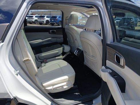 Used 2023 Kia Sorento EX w/ Panoramic Sunroof Package FWD image 26