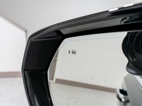 Used 2025 Chevrolet Tahoe High Country image 13