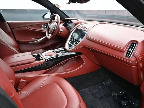 Used 2021 Aston Martin DBX AWD/4WD image 18