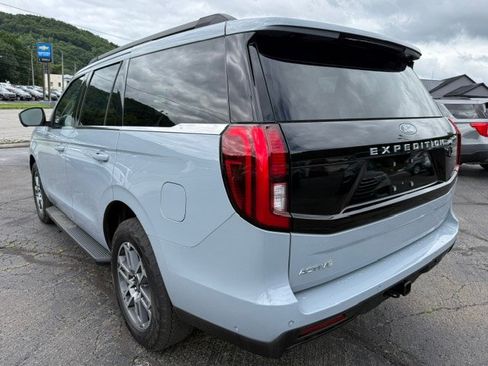 Used 2025 Ford Expedition Active AWD/4WD image 7