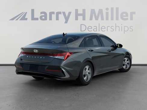 New 2026 Hyundai Elantra SE FWD image 4