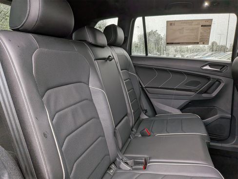 Used 2022 Volkswagen Tiguan SEL R-Line image 35