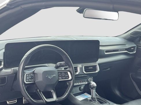 Used 2025 Ford Mustang Premium RWD image 9