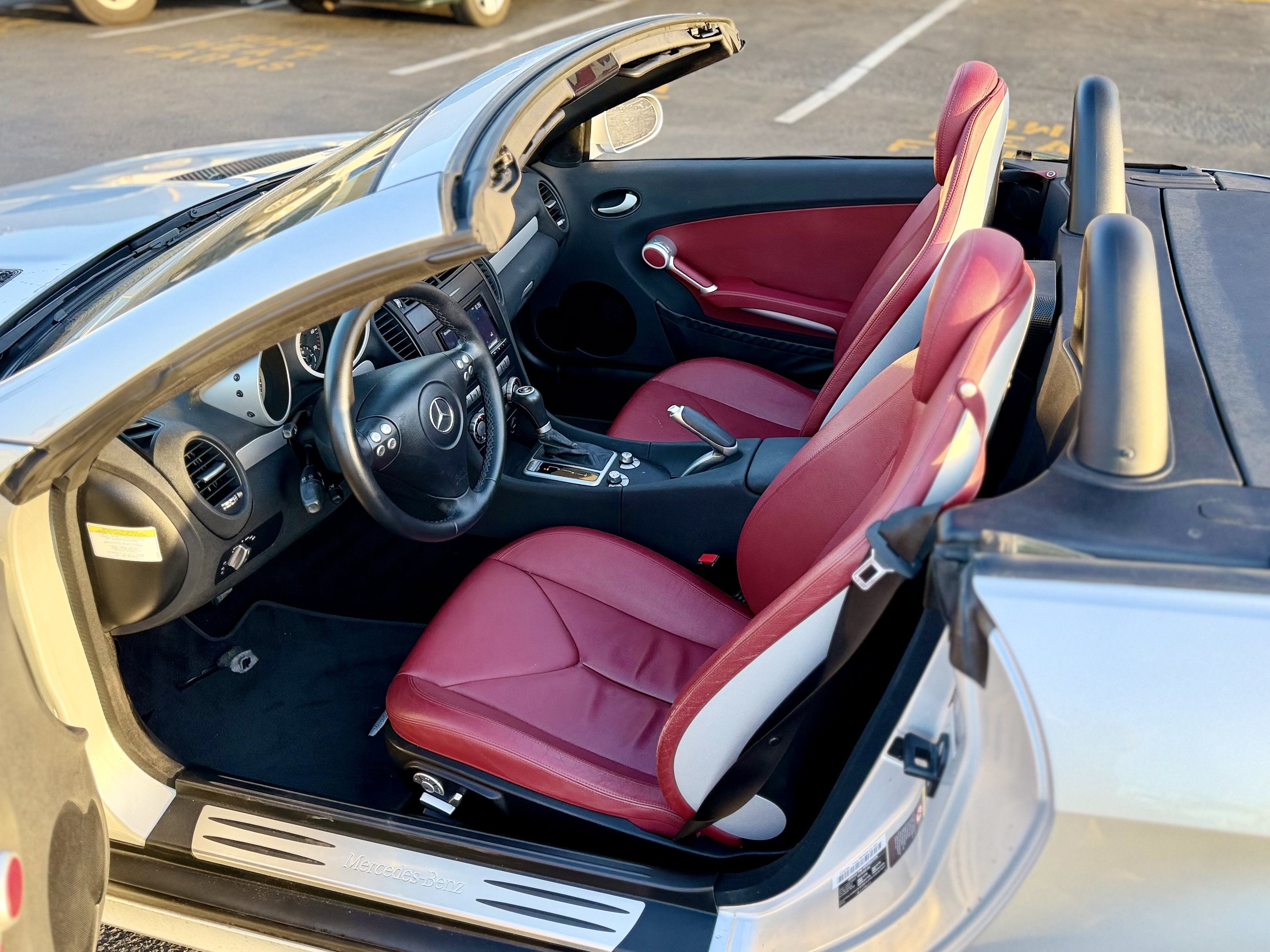 Used 2005 Mercedes-Benz SLK 350 w/ Premium Pkg image 9