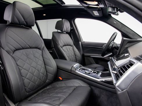 Used 2024 BMW X7 xDrive40i w/ M Sport Package image 28