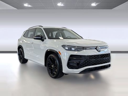 New 2026 Volkswagen Tiguan SE R-Line FWD image 7