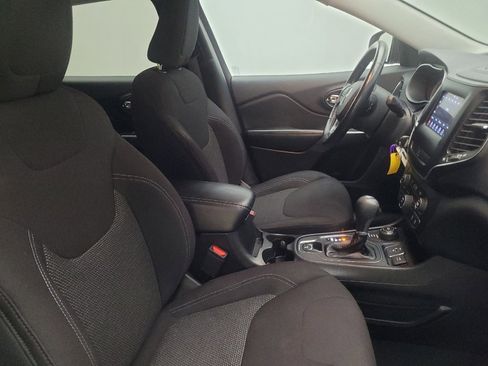 Used 2020 Jeep Cherokee Latitude w/ Cold Weather Group image 21