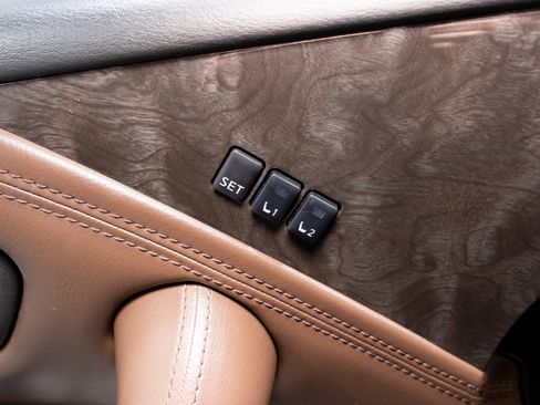 Used 2021 Nissan Armada Platinum image 14