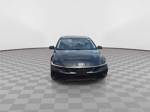 Used 2024 Hyundai Elantra Limited FWD image 3