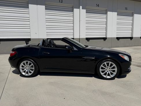 Used 2016 Mercedes-Benz SLK 300 image 2