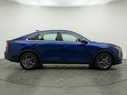 Used 2025 Kia K4 LXS image 11