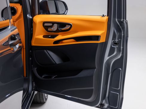 Used 2022 Mercedes-Benz Metris Passenger image 96