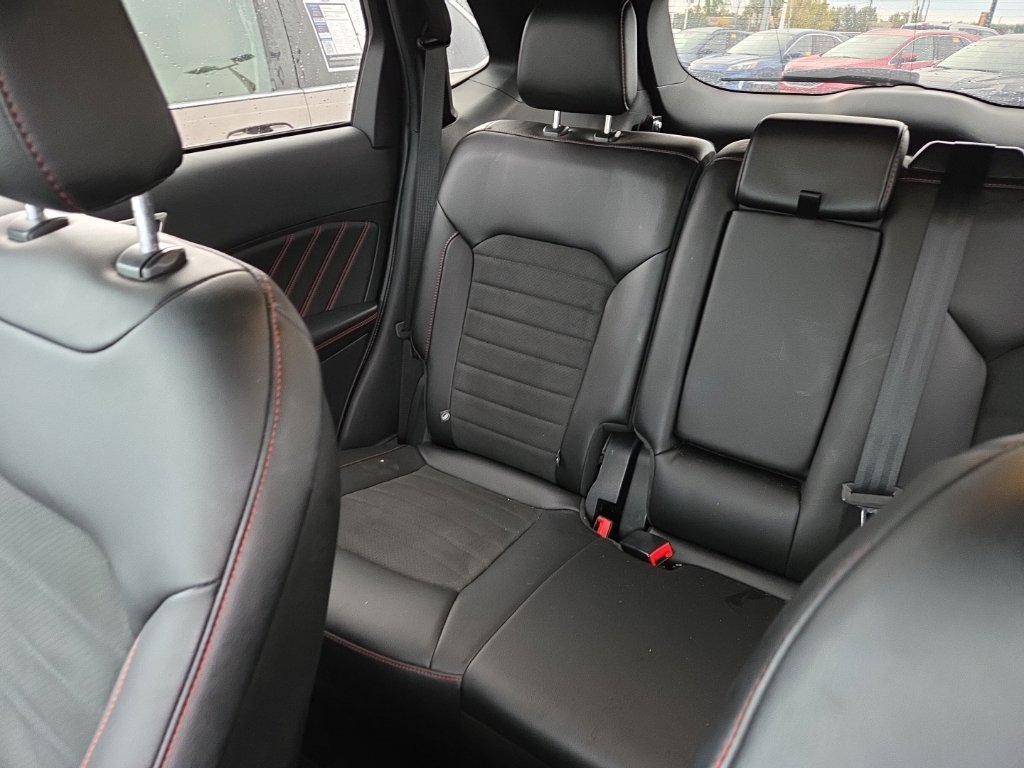 Used 2021 Ford Edge ST-Line w/ Class II Trailer Tow Package AWD/4WD image 8