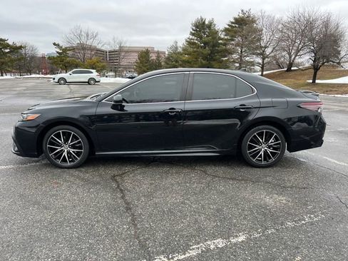 Used 2021 Toyota Camry SE image 6