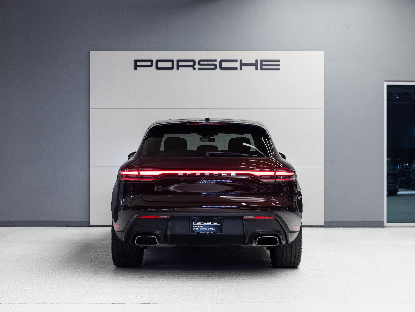 Certified 2024 Porsche Macan AWD/4WD image 6