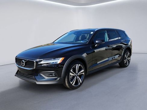 New 2026 Volvo V60 B5 Cross Country Plus w/ Protection Package Premier AWD/4WD image 7