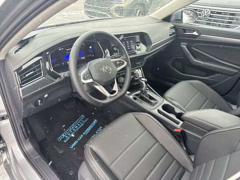 Used 2022 Volkswagen Jetta SE w/ Panoramic Sunroof Package image 10