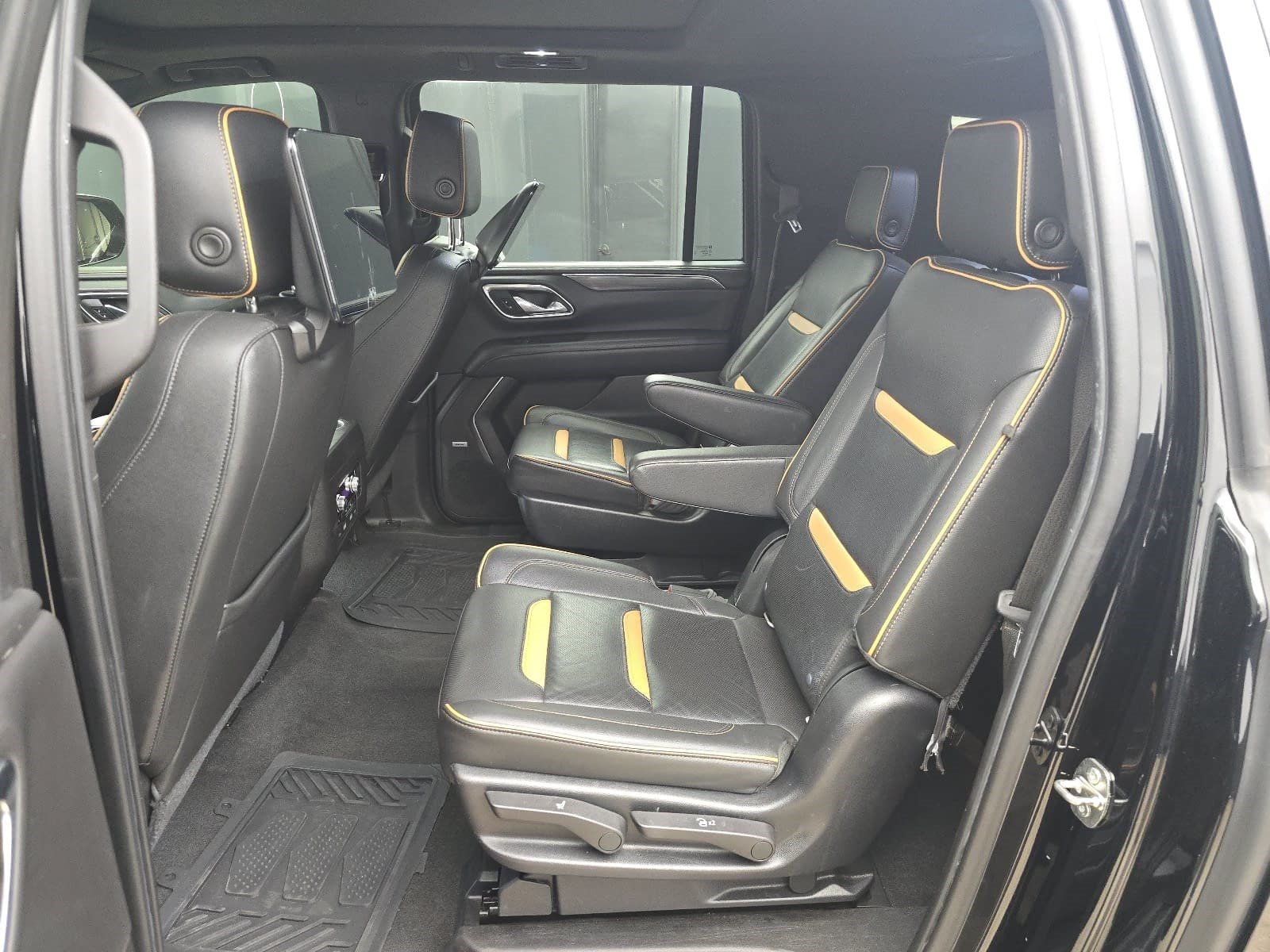 Used 2021 GMC Yukon XL AT4 w/ AT4 Premium Plus Package AWD/4WD image 24