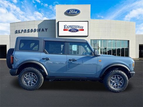 New 2025 Ford Bronco Badlands image 5