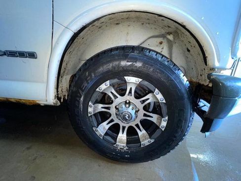 Used 2002 Chevrolet Express 1500 image 19