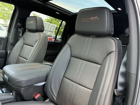 Used 2026 Chevrolet Suburban High Country RWD image 22