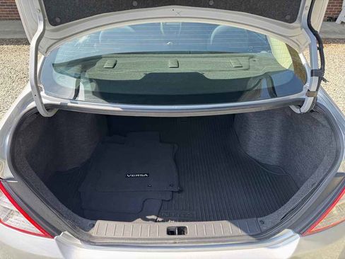 Used 2019 Nissan Versa SV image 11