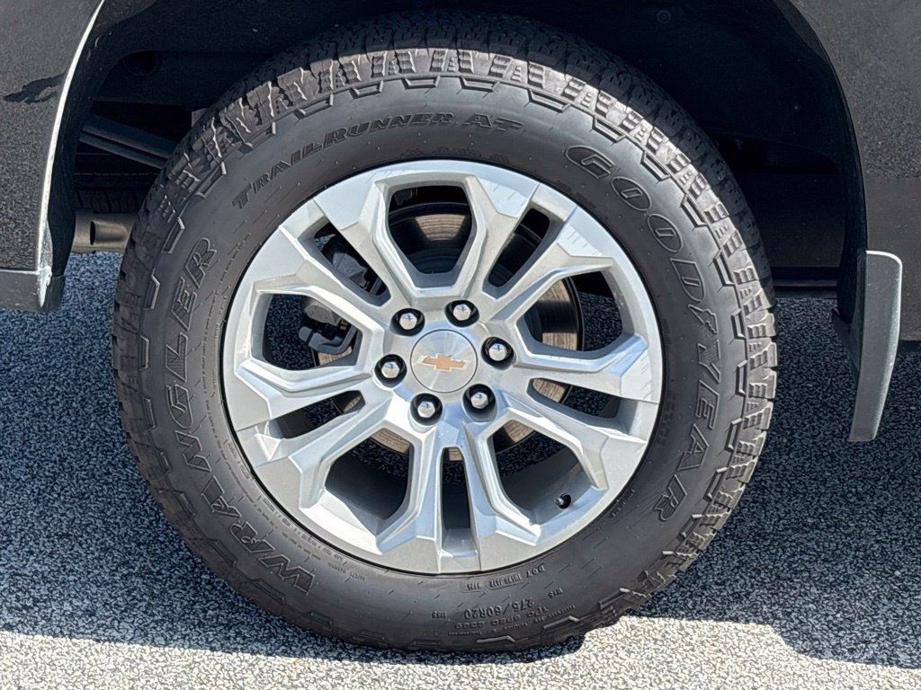 Used 2026 Chevrolet Silverado 1500 LTZ AWD/4WD image 5