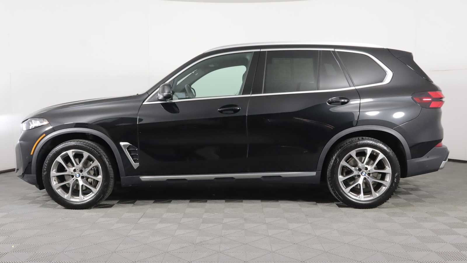 Used 2024 BMW X5 xDrive40i AWD/4WD image 8